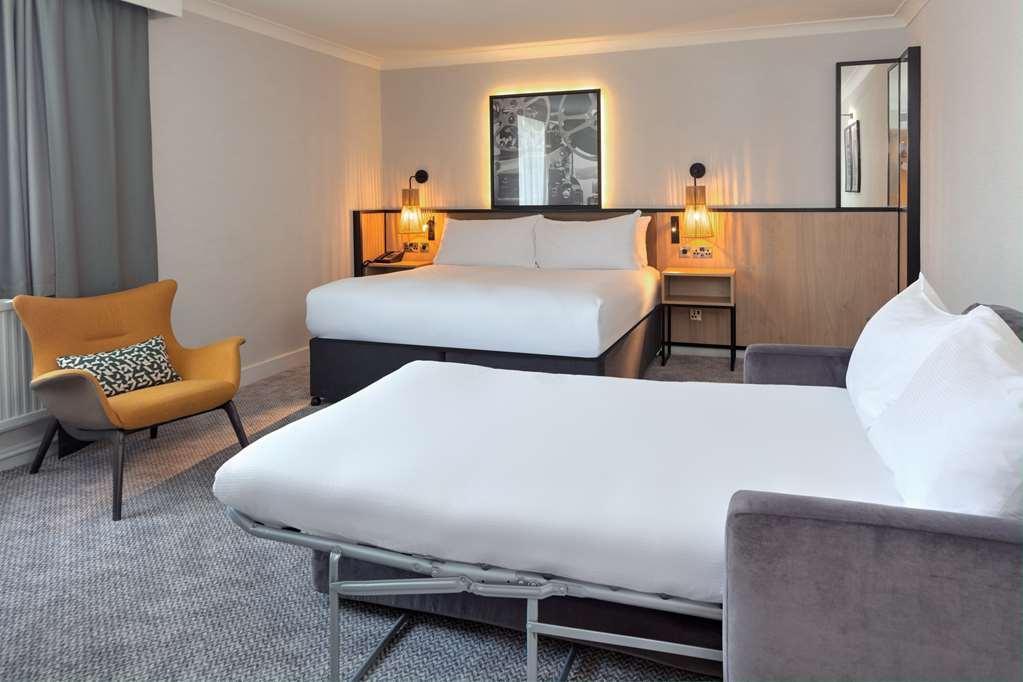 Doubletree By Hilton London Elstree 호텔 보어햄우드 객실 사진
